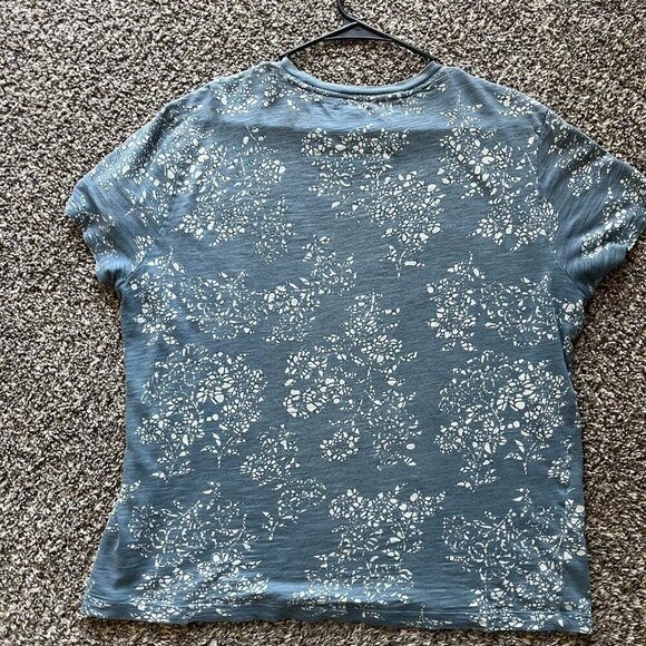 Banana Republic Blue And White Floral T-Shirt, Women's Large Hawaiian Shirt - Picture 2 of 6